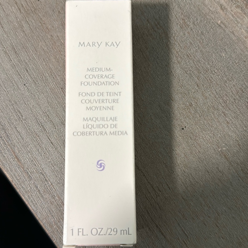 NIB Mary Kay 607